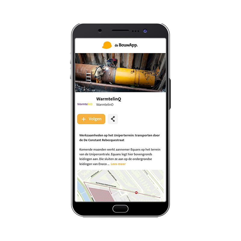Een telefoon toont de responsive website van WarmtelinQ met details over hun warmtetransportleiding.
