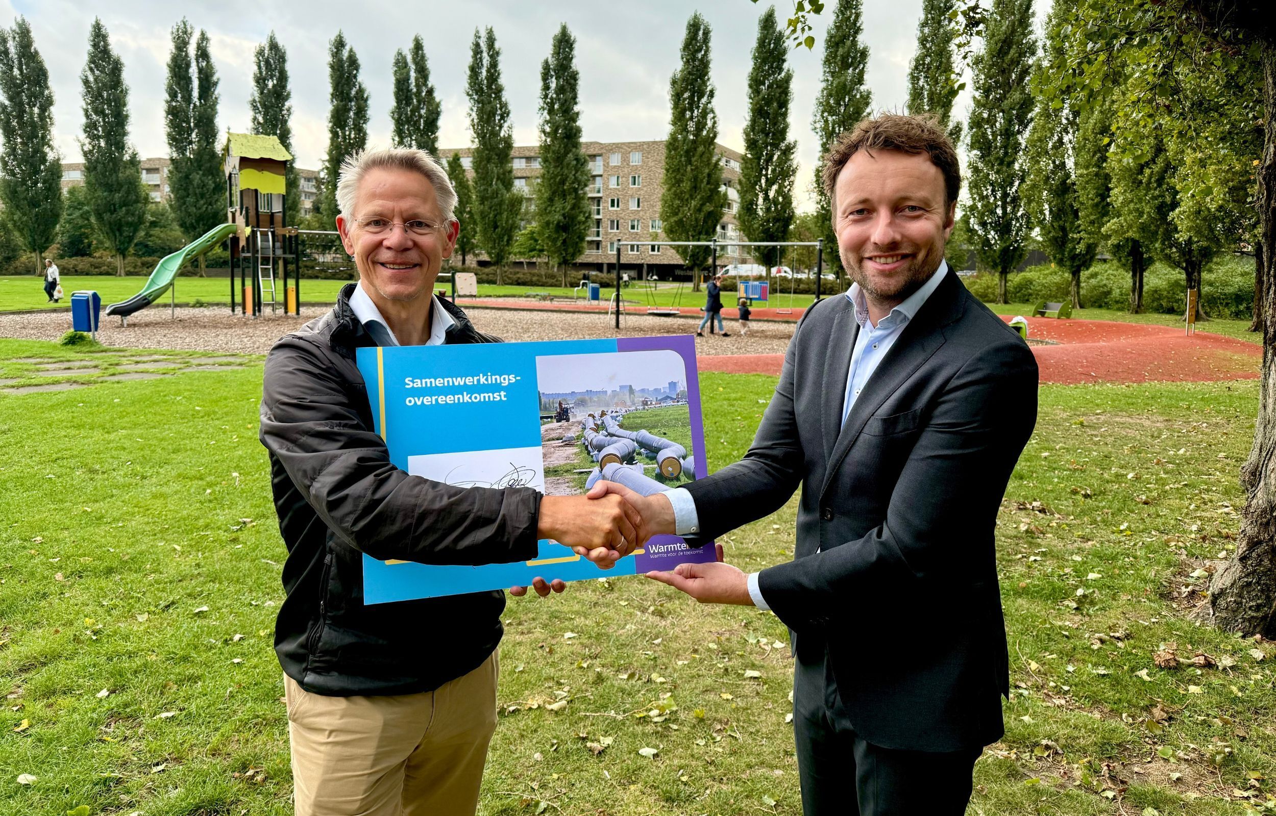 Projectdirecteur Tako Keja en wethouder Koen Kegel (Energietransitie) gemeente Vlaardingen 