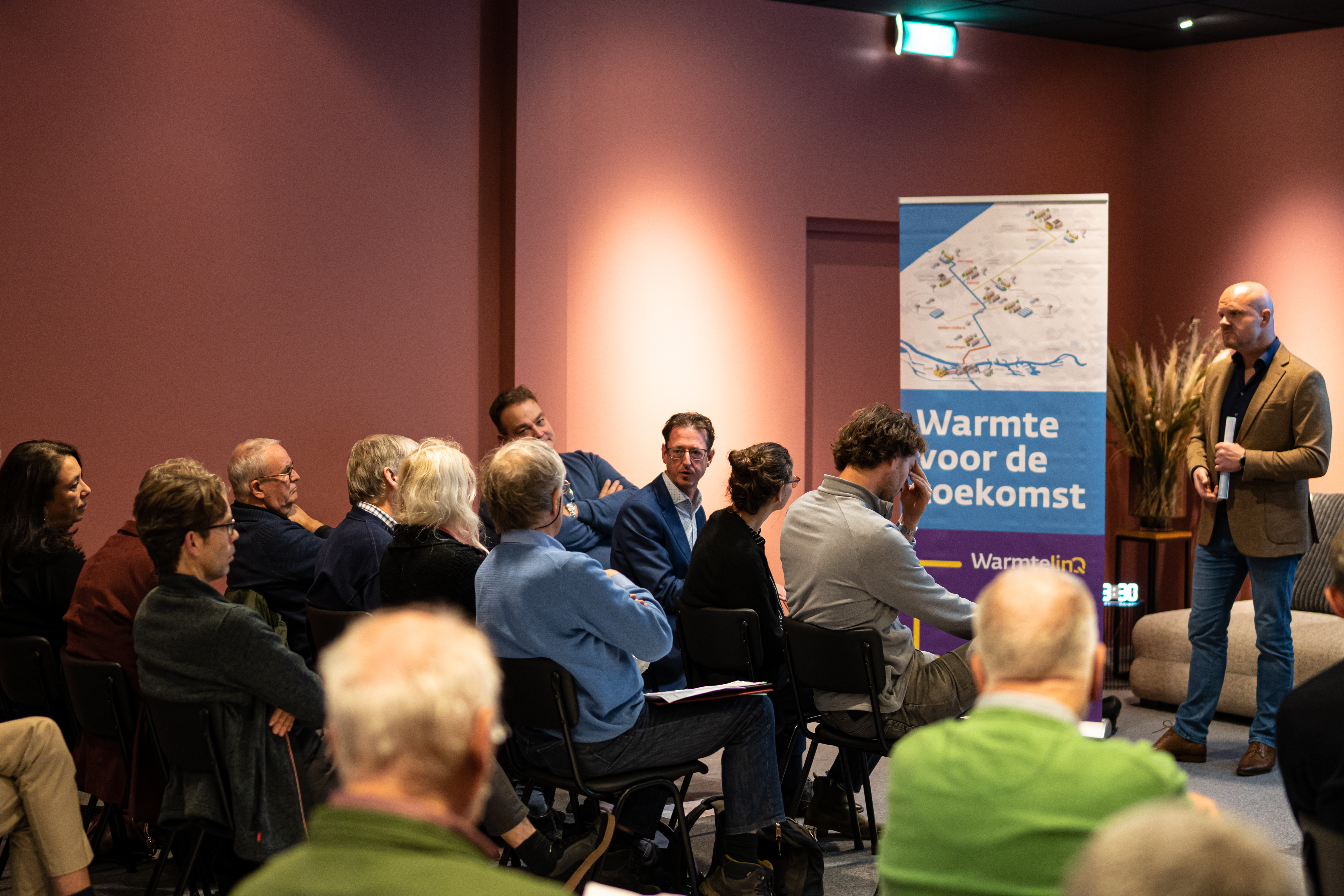 WarmtelinQ ECC Leiden gesprek met ondernemers en vertegenwoordigers