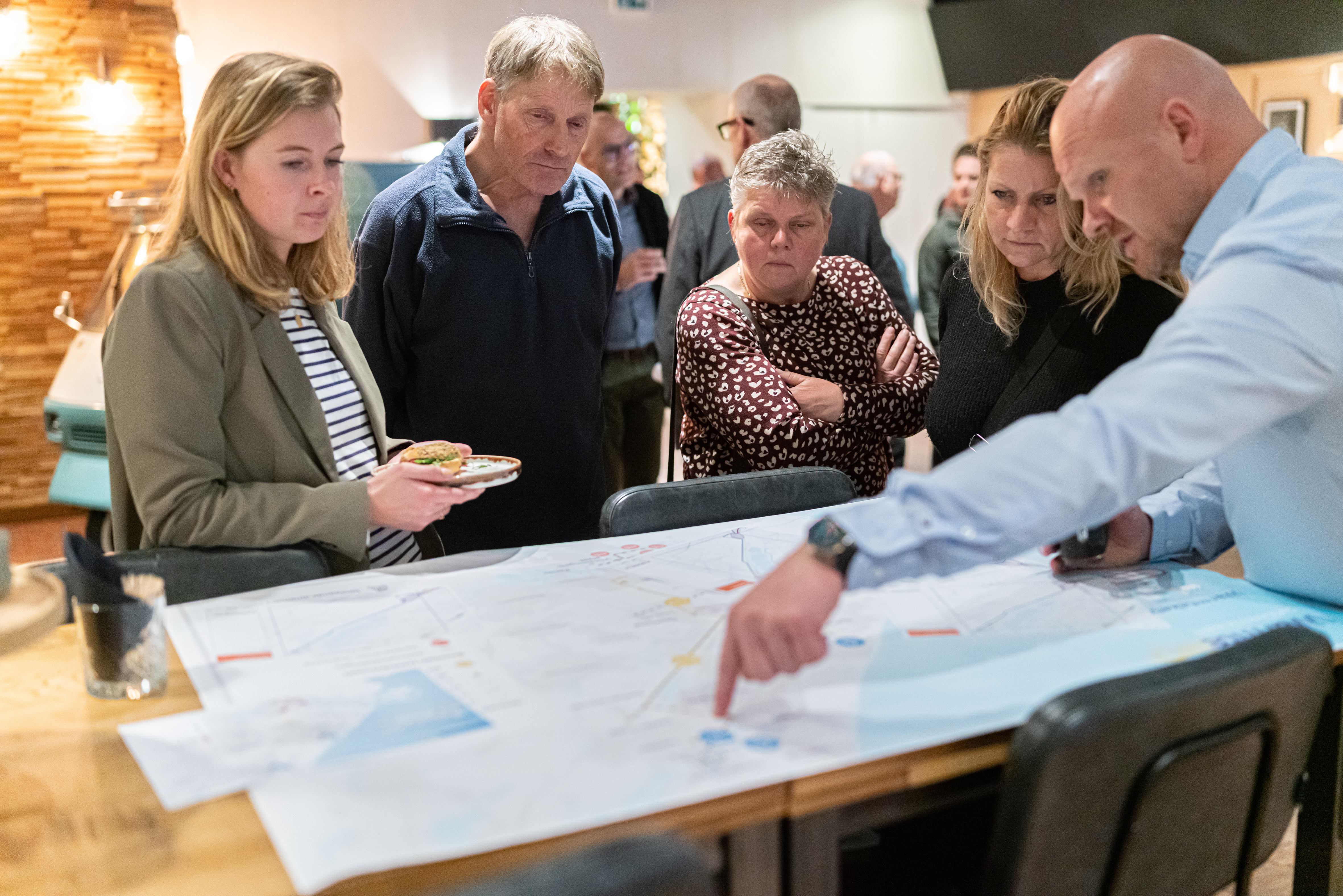WarmtelinQ gebiedsgesprek met bewoners en ondernemers