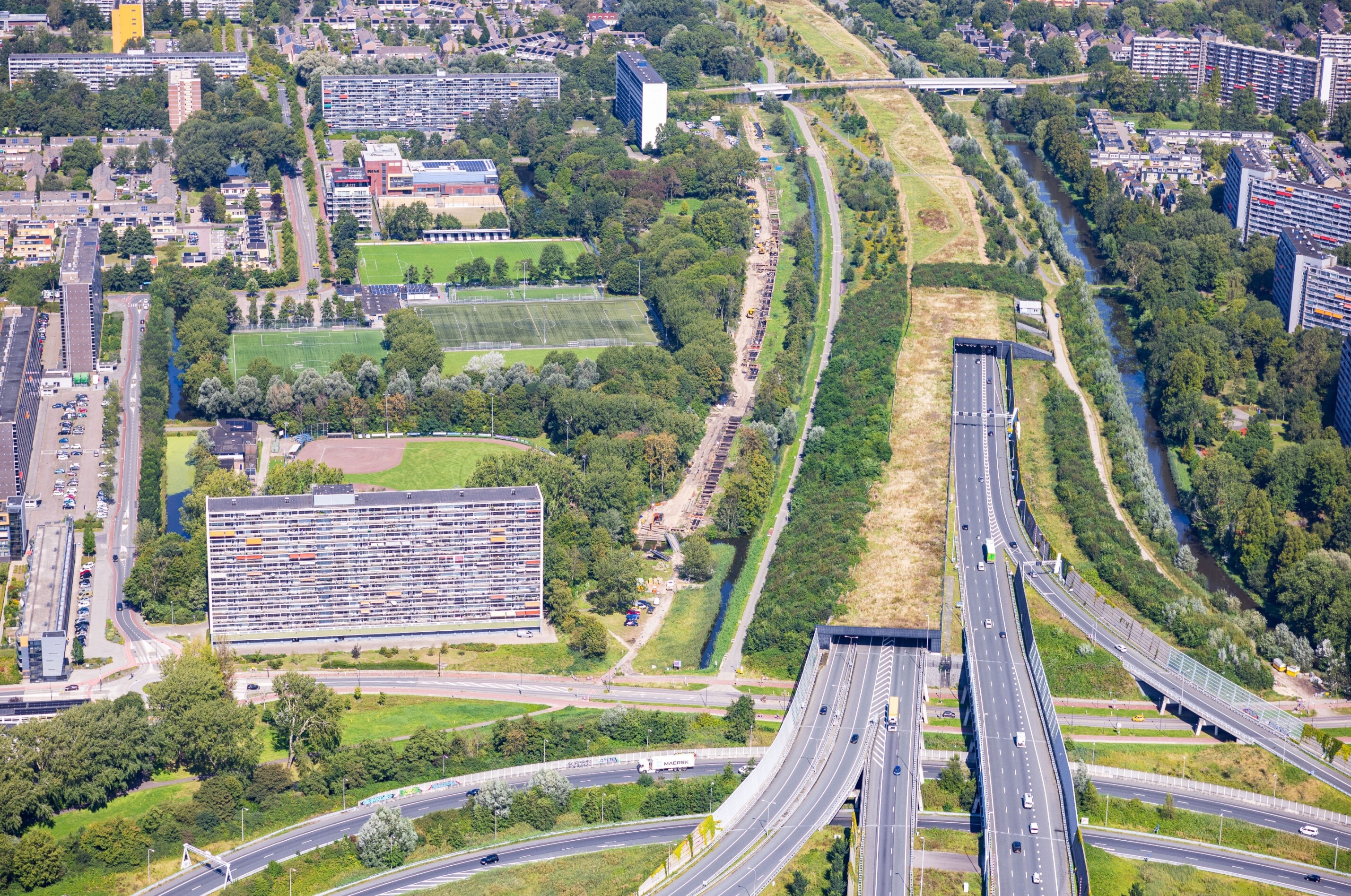 Cricketweg en Park Achterlangs Vlaardingen foto van boven genomen door WarmtelinQ